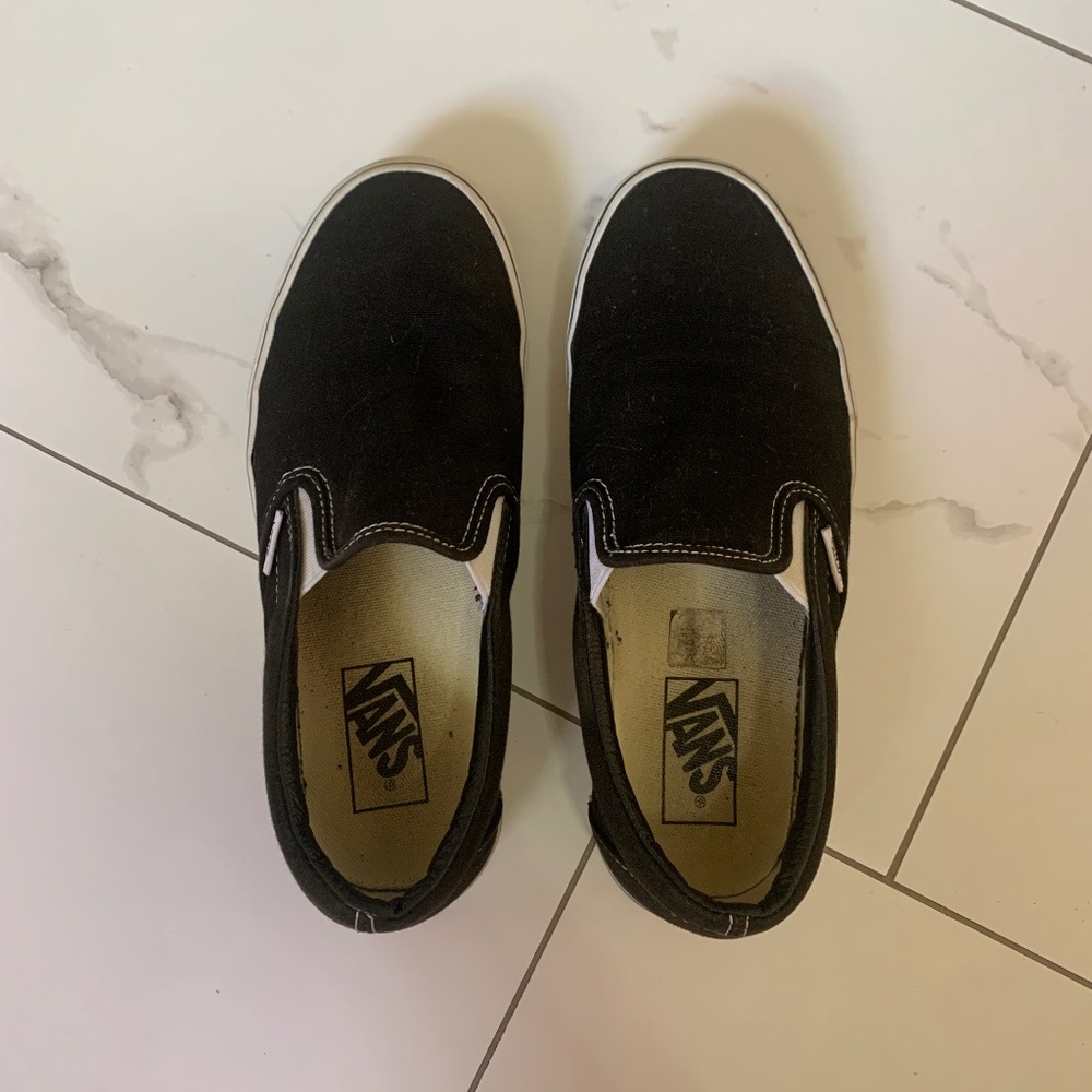 VANS BLACK SLIP ONS